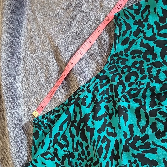 WAS  $68. TORRID Hi/lo Green/Black  sheer top size 2 - Picture 10 of 15